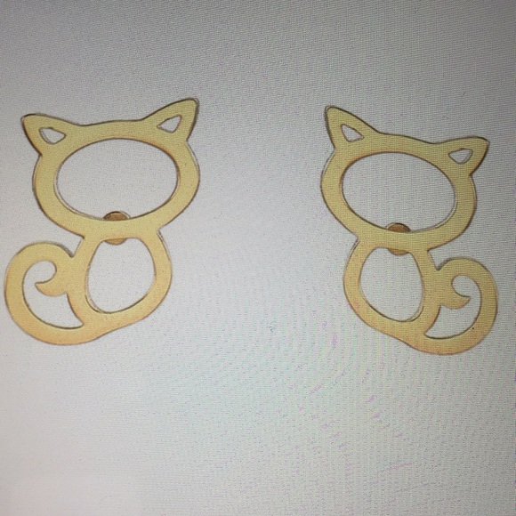 Host Pick x 4 🔥🔥🔥🔥 Adorable gold cat earrings - Picture 2 of 5